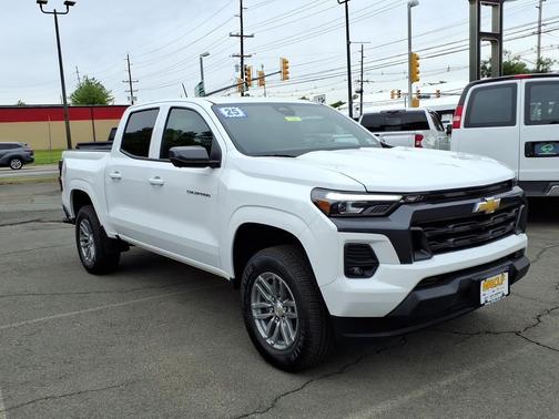 Summit White 2025 Chevrolet Colorado WT