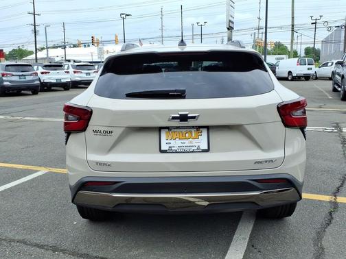 White Sands 2026 Chevrolet Trax FWD ACTIV