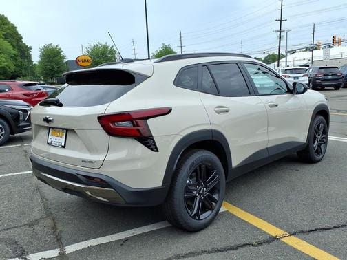 White Sands 2026 Chevrolet Trax FWD ACTIV