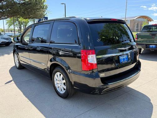 Brilliant Black Crystal Pearlcoat 2014 Chrysler Town & Country Touring
