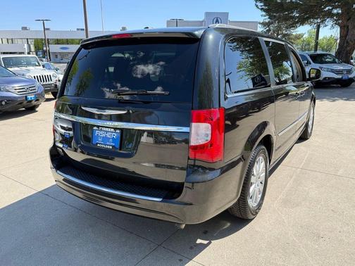 Brilliant Black Crystal Pearlcoat 2014 Chrysler Town & Country Touring