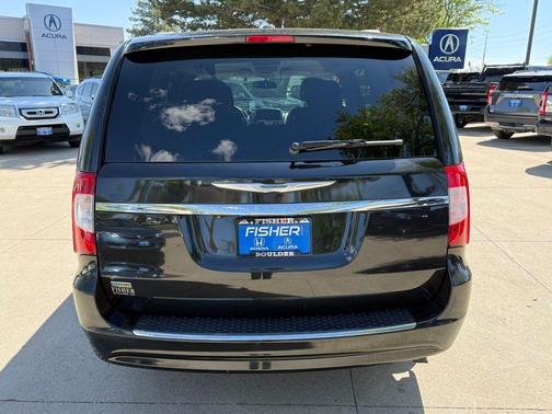 Brilliant Black Crystal Pearlcoat 2014 Chrysler Town & Country Touring
