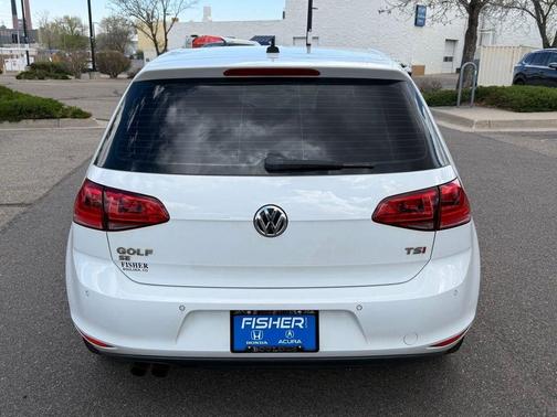 Pure White 2016 Volkswagen Golf TSI SE 4-Door
