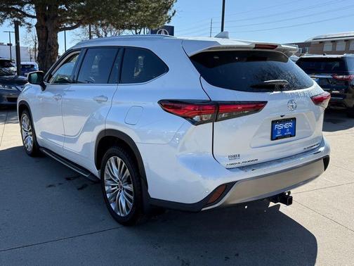 Wind Chill Pearl 2022 Toyota Highlander Platinum