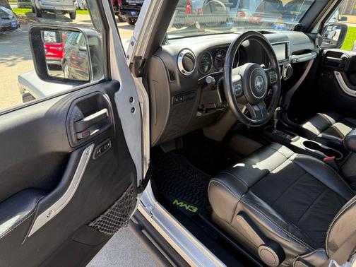 Bright Silver Clearcoat Metallic 2012 Jeep Wrangler Rubicon