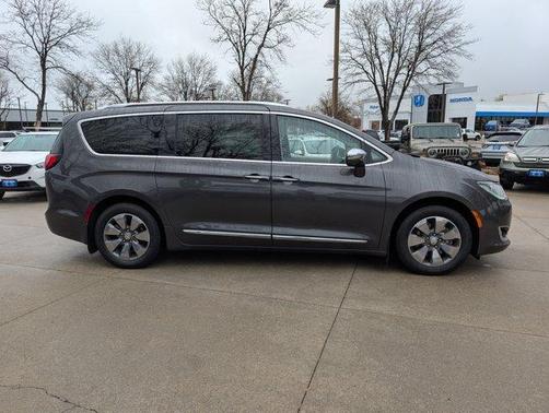 2019 Chrysler Pacifica Hybrid Limited