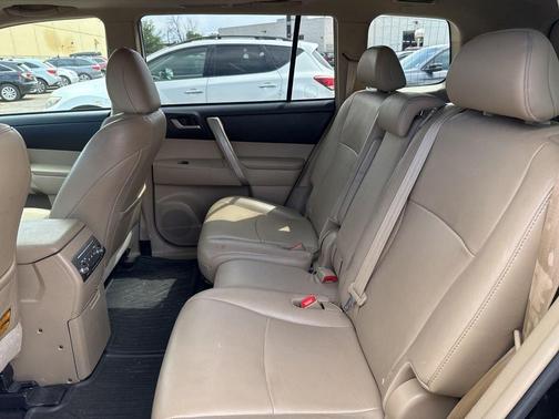 Black 2012 Toyota Highlander SE