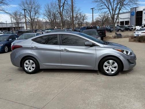Shale Gray Metallic 2016 Hyundai ELANTRA SE