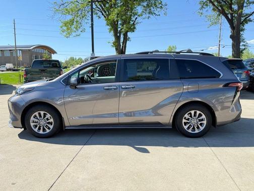 Predawn Gray Mica 2022 Toyota Sienna XLE