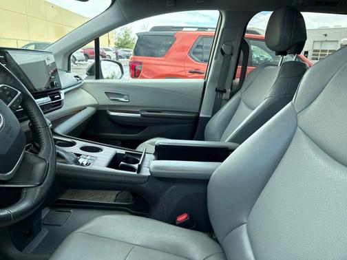 Predawn Gray Mica 2022 Toyota Sienna XLE