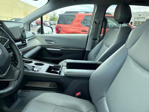 Predawn Gray Mica 2022 Toyota Sienna XLE