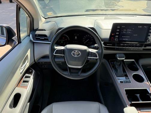 Predawn Gray Mica 2022 Toyota Sienna XLE