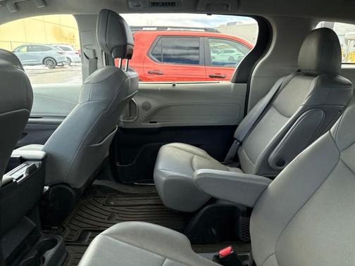 Predawn Gray Mica 2022 Toyota Sienna XLE