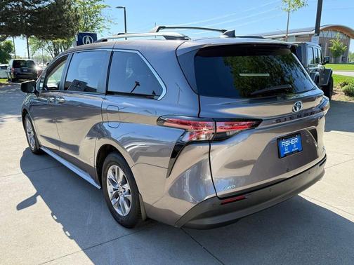 Predawn Gray Mica 2022 Toyota Sienna XLE