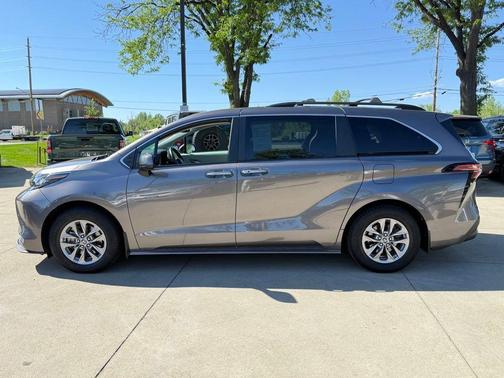 Predawn Gray Mica 2022 Toyota Sienna XLE