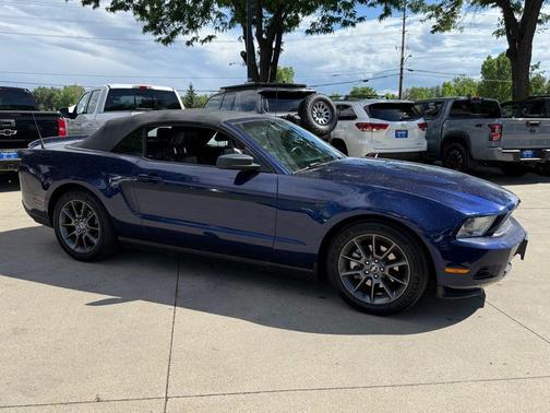 2012 Ford Mustang V6 Premium
