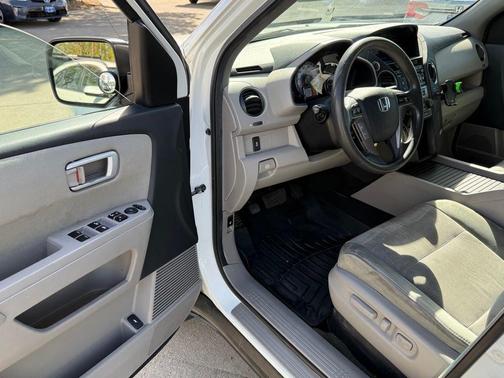 White 2014 Honda Pilot EX