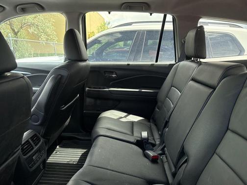 White 2022 Honda Pilot Special Edition