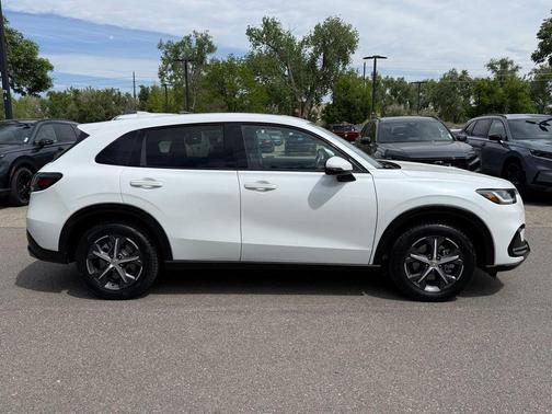 White 2024 Honda HR-V EX-L