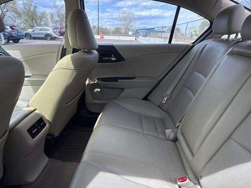 White 2017 Honda Accord EX-L