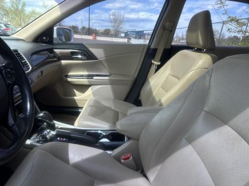 White 2017 Honda Accord EX-L