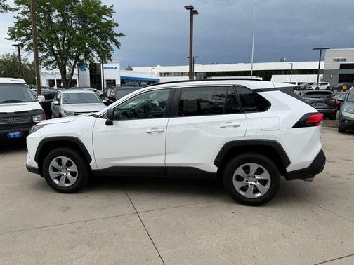 2021 Toyota RAV4 LE