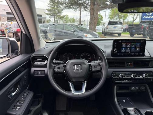 White 2025 Honda Pilot Touring