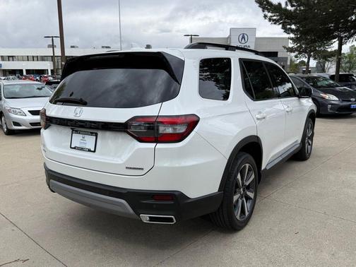 White 2025 Honda Pilot Touring