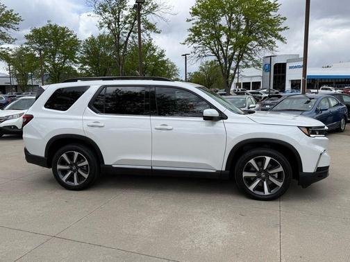 White 2025 Honda Pilot Touring