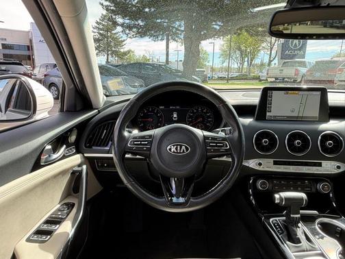 Snow White Pearl 2018 Kia Stinger Premium