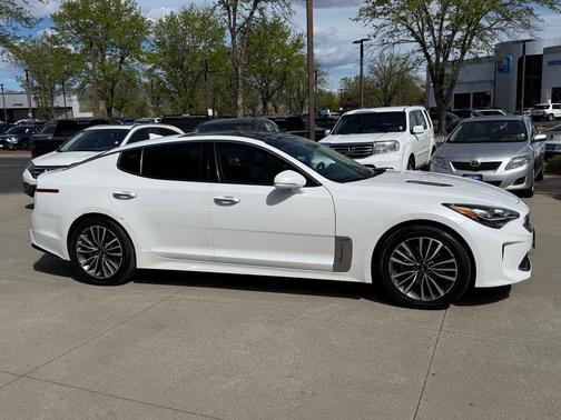 Snow White Pearl 2018 Kia Stinger Premium
