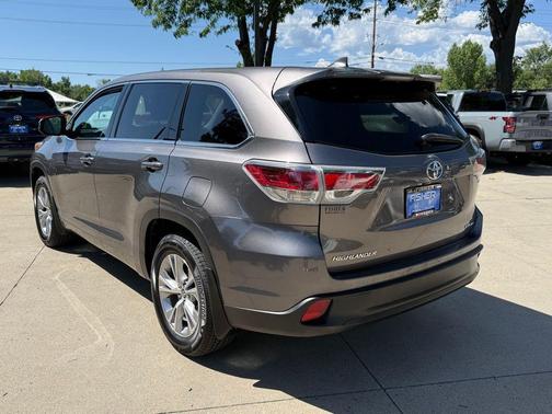2016 Toyota Highlander LE