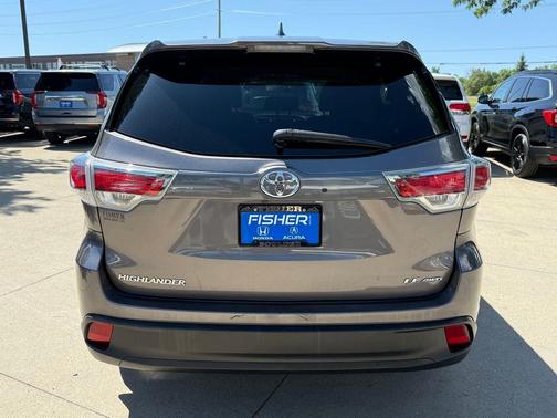 2016 Toyota Highlander LE