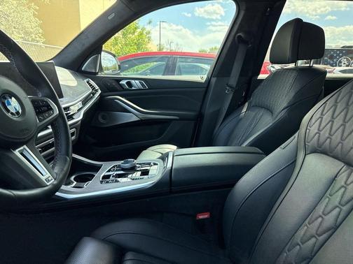 Alpine White 2024 BMW X7 M60i