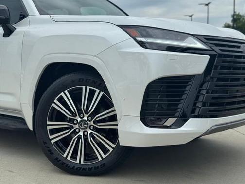 2025 Lexus LX 700h Luxury