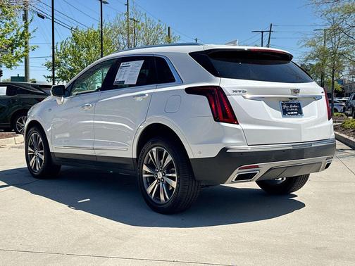 Crystal White Tricoat 2021 Cadillac XT5 Premium Luxury