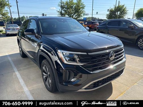Deep Black Pearl 2024 Volkswagen Atlas Cross Sport 2.0T SE