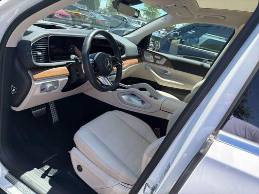 White 2024 Mercedes-Benz GLS 580 4MATIC