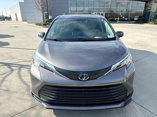 2021 Toyota Sienna LE