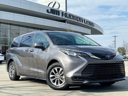 2021 Toyota Sienna LE