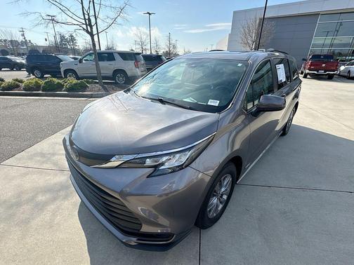 2021 Toyota Sienna LE
