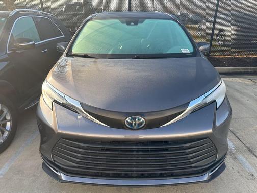 2021 Toyota Sienna LE