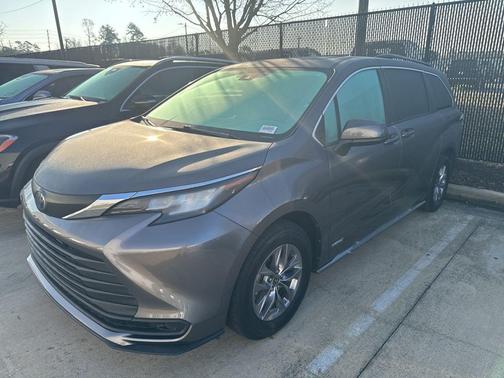 2021 Toyota Sienna LE