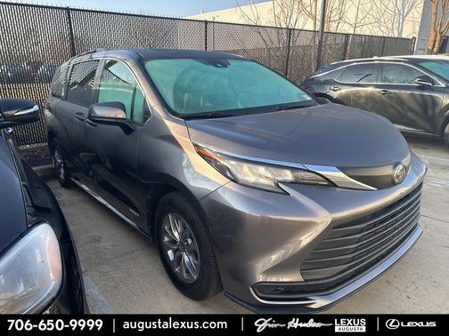 2021 Toyota Sienna LE