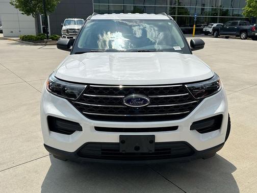 Oxford White 2021 Ford Explorer XLT