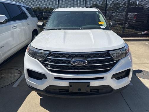 Oxford White 2021 Ford Explorer XLT