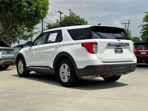 Oxford White 2021 Ford Explorer XLT
