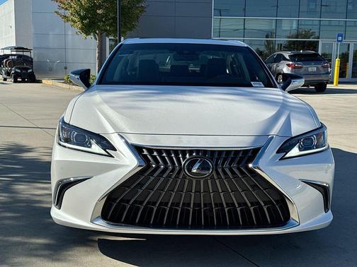 2023 Lexus ES 300h Base