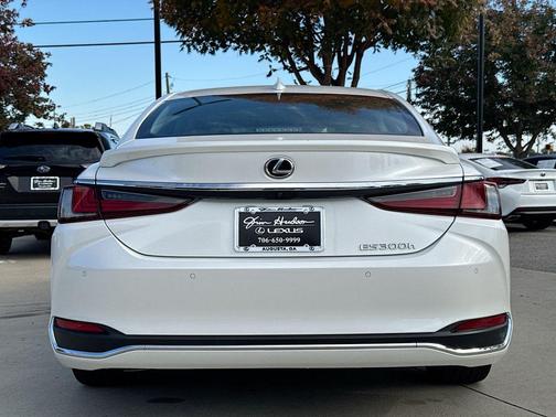 2023 Lexus ES 300h Base