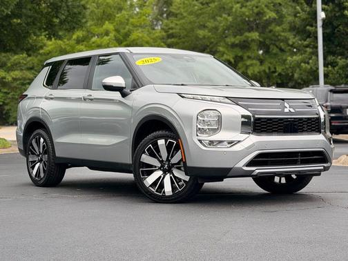 Alloy Silver Metallic 2025 Mitsubishi Outlander SE
